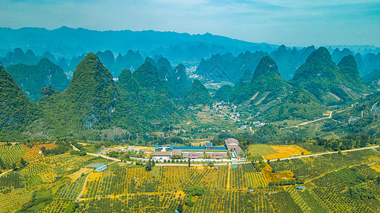 山顶的民宿航拍风光网红酒店背景图片
