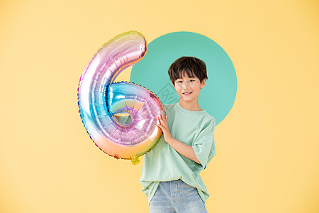 气球小男孩图片