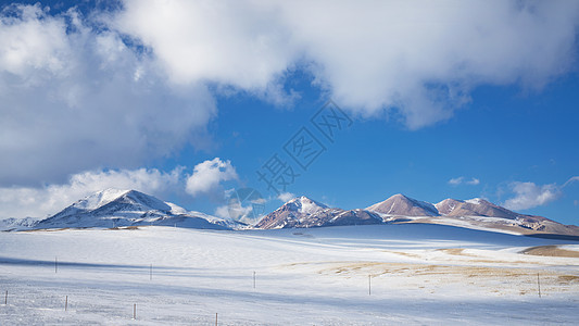 新疆草原雪山生态环境背景图片