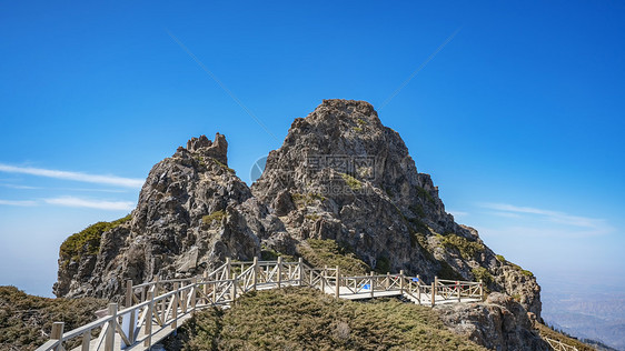 新疆天山山脉雪山图片