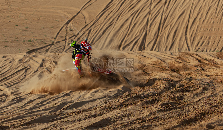 内蒙古库布其沙漠汽车摩托车拉力赛图片