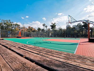 学校篮球场背景图片