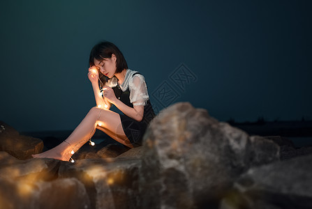 海边美女海边夜景美女背景