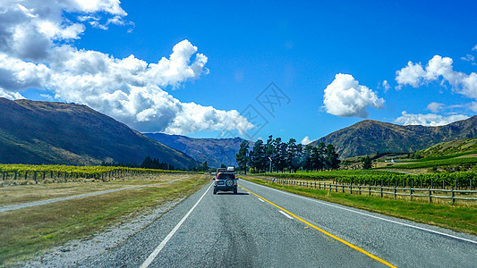 新西兰自驾山路风光背景图片