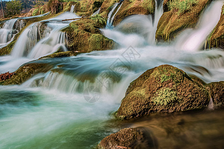 假山流水贵州黄果树景区假山瀑布意境溪流背景