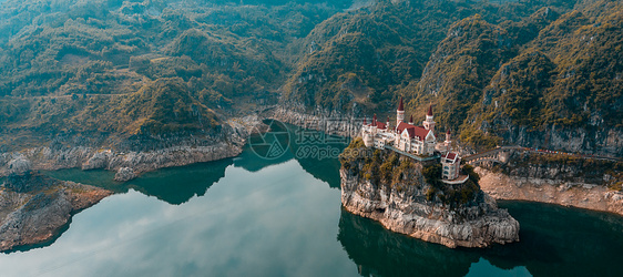 贵州兴义万峰湖航拍拍摄城堡图片
