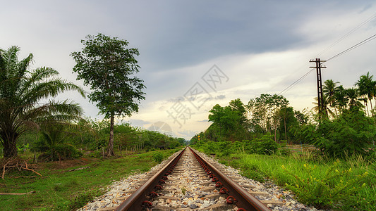 铁路交通铁轨延伸远方图片