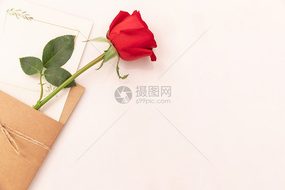 信件与玫瑰花图片
