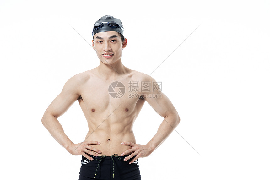 青年男性游泳运动员肌肉展示图片