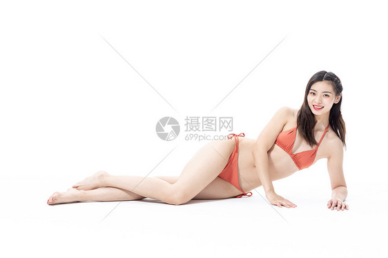 夏日青年泳装女性图片