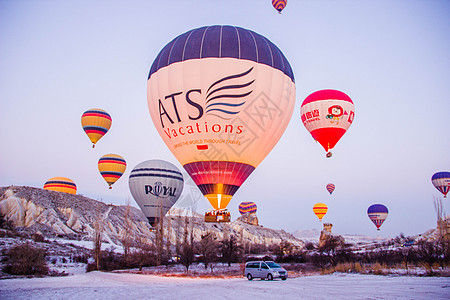 土耳其卡帕多奇亚热气球图片