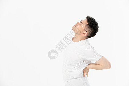 青年男性腰部疼痛图片