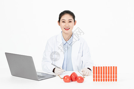 女性生物学家研究食物转基因技术图片