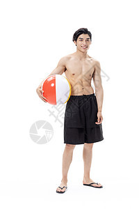 青年男性夏日泳装沙滩排球图片