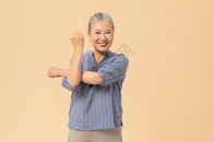 老年女性运动拉伸图片