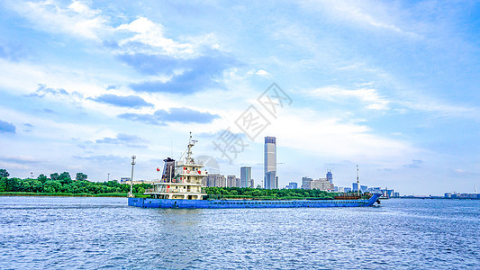 上海黄浦江江河上的货运船舶图片