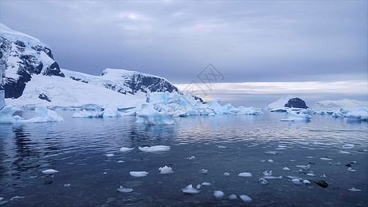 漂浮云南极冰川风景背景
