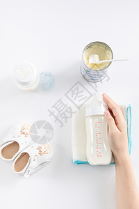 新生儿奶瓶和奶粉图片