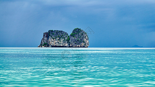 泰国清迈游暴风雨来临之前的海岛背景