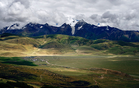 西藏羊八井雪山图片