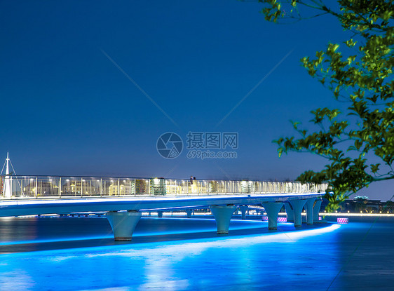 苏州园区金水湾城市夜景灯光秀图片