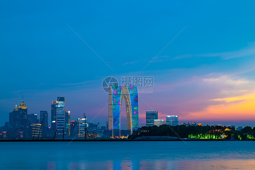 苏州园区湖西城市夜景地标图片