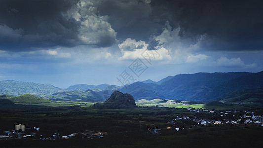 阴雨天的泰国热带地区背景图片