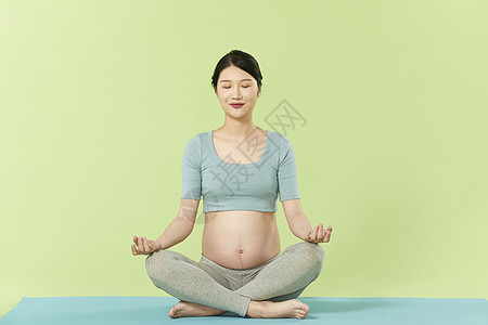 孕妇做瑜伽运动图片