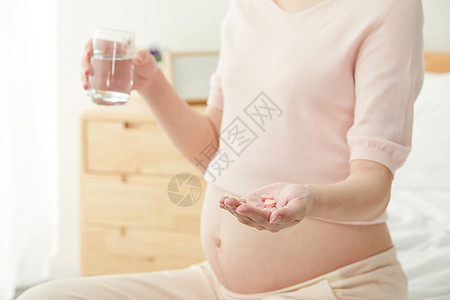 孕妇吃药图片