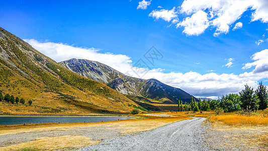 自驾出行新西兰山路自驾风光背景