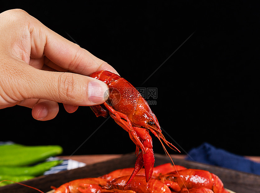 夏季夜宵美食小龙虾图片