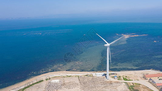 卡通风车山东威海海边的风力发电机背景