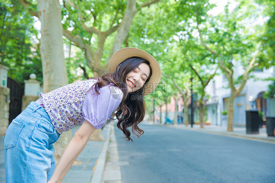 夏日小清新美女旅游图片