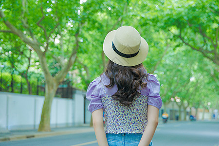 美女写真夏日小清新美女旅行背影背景