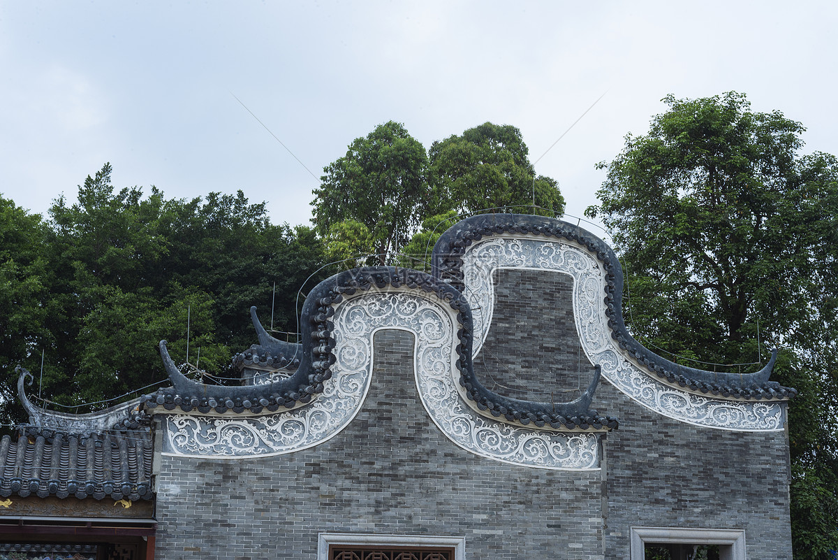 买房陷窒息噩梦——《墙外之音