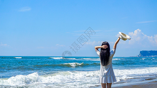 小清新夏日海边镰仓湘南海边的女孩背影背景