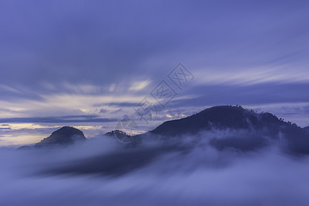 城市山林云雾缭绕的福州旗山背景