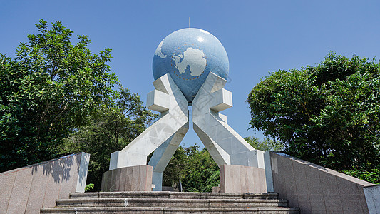 地雕像广东汕头北回归线标志塔背景