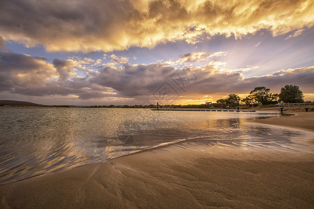 澳大利亚度假海滩金色夕阳风光美景图片