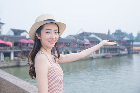 夏日清纯美女古镇旅游图片