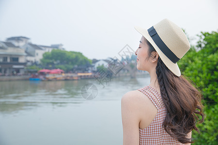 中国花鸟夏日清纯美女古镇旅游背景