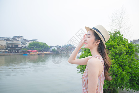 夏日旅游季夏日清纯美女古镇旅游背景