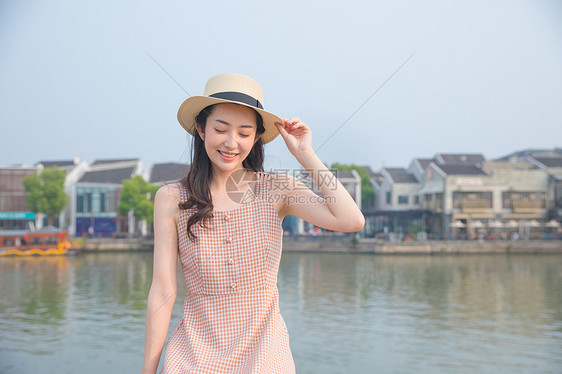 夏日清纯美女古镇旅游图片