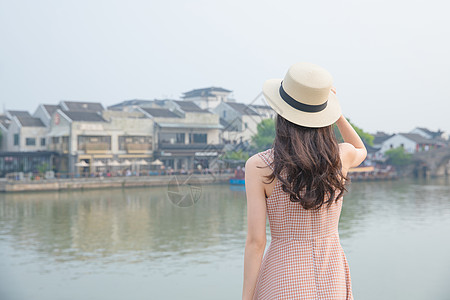 夏日美女古镇旅行图片