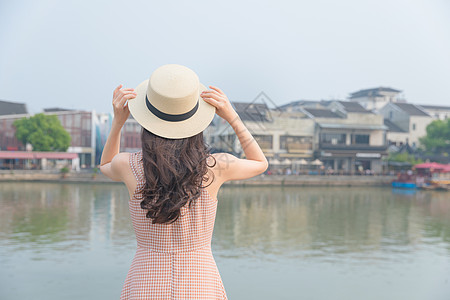 夏日美女古镇旅行图片