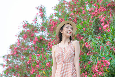 夏日小清新美女逛花园高清图片下载 正版图片 摄图网 夏日小清新美女逛花园高清图片下载 正版图片 摄图网