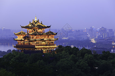 迪士尼夜景杭州西湖城隍阁背景