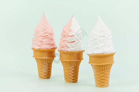 多种口味冰淇淋组合图片