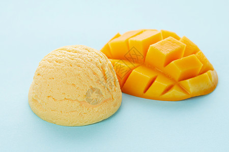 芒果香草奶油冰淇淋球图片