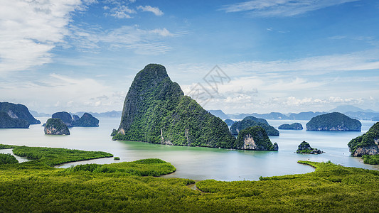 泰国普吉岛北部攀牙湾海上桂林喀斯特地貌背景